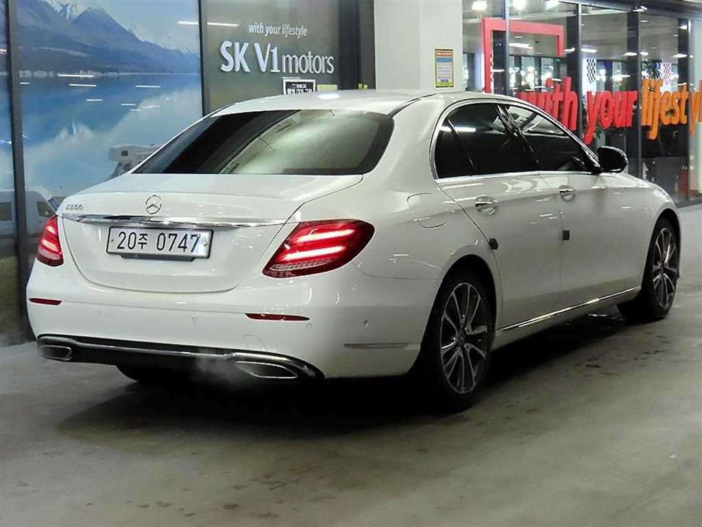 Mercedes Benz E class - Vista 4