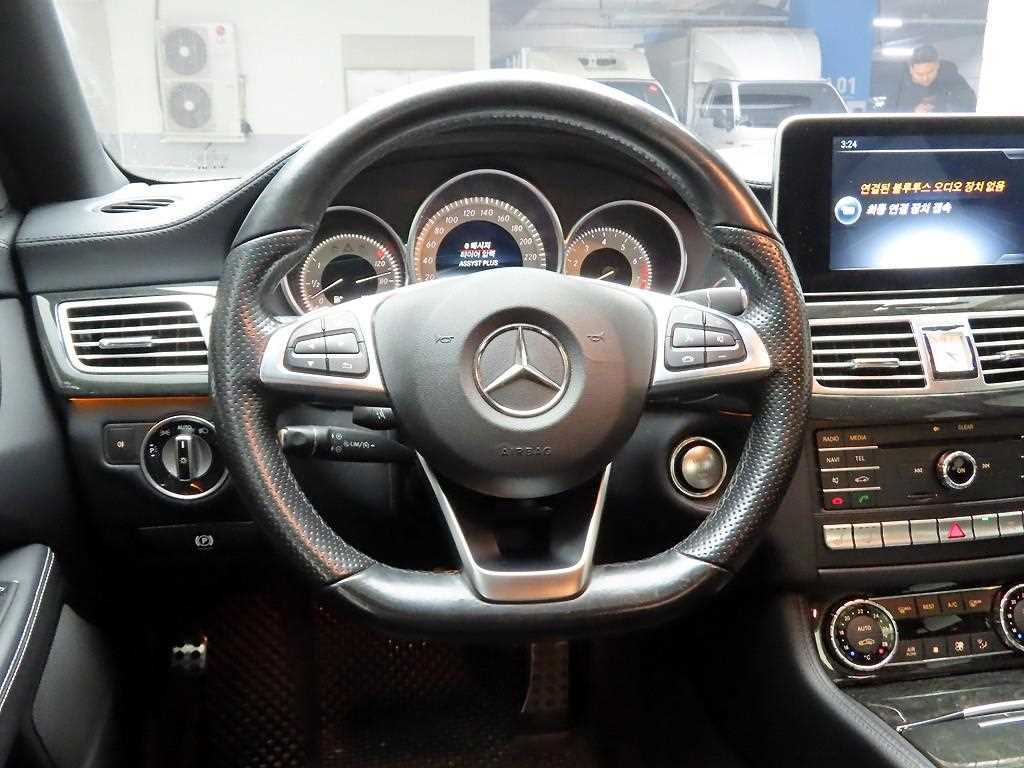 Mercedes Benz CLS Class - Vista 8