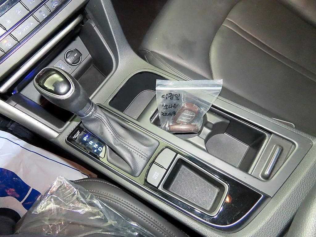 HYUNDAI Sonata - Vista 12