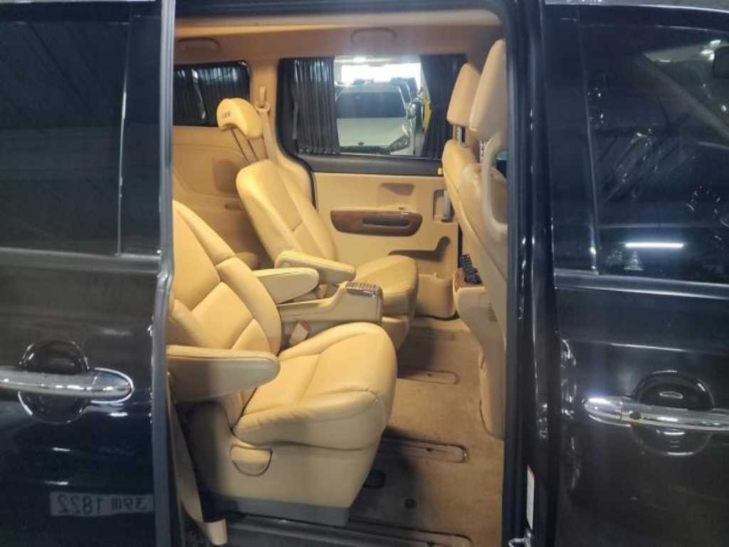 KIA Carnival - Vista 6