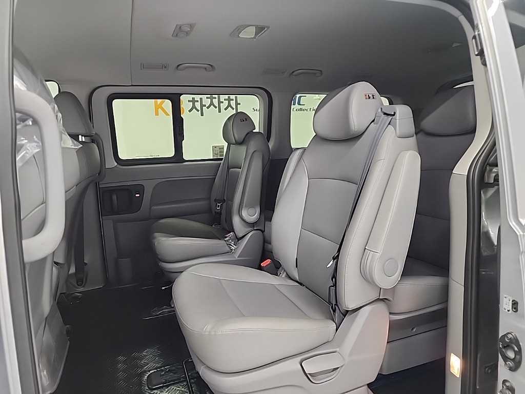 HYUNDAI Starex - Vista 12