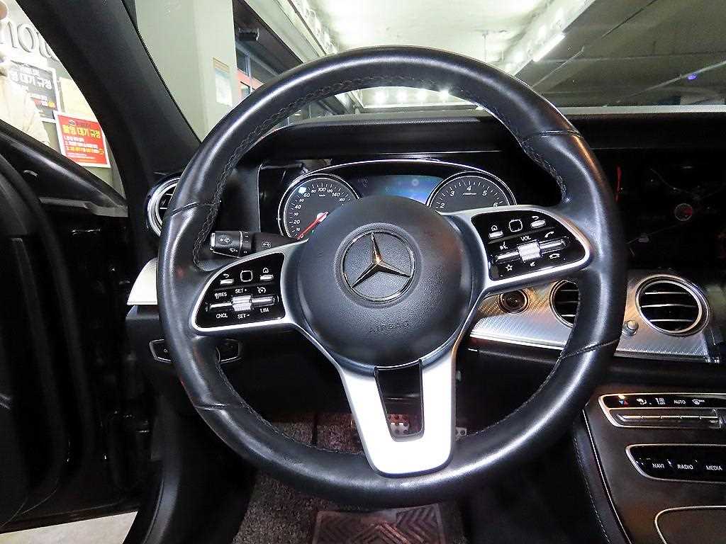 Mercedes Benz E class - Vista 8