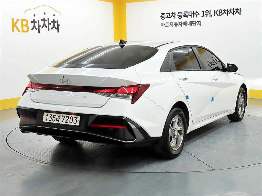 HYUNDAI Avante - Vista 4