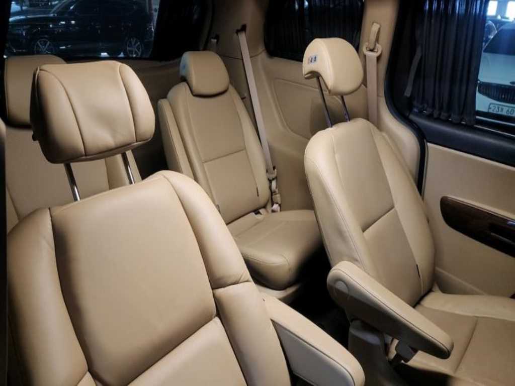 KIA Carnival - Vista 7