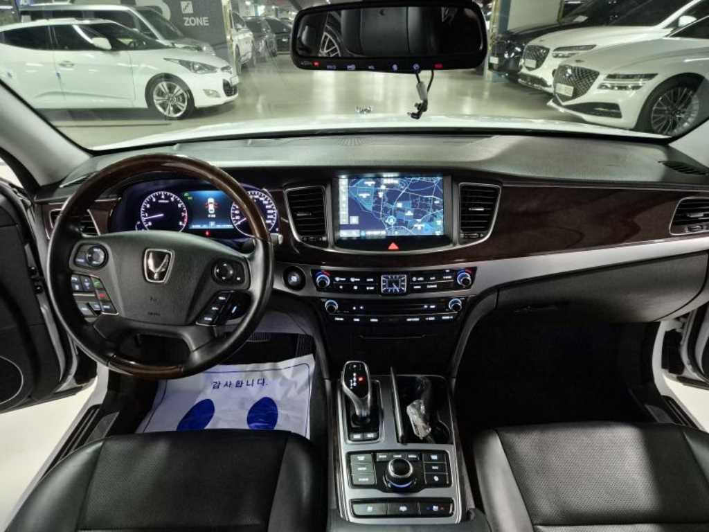 HYUNDAI Equus - Vista 5