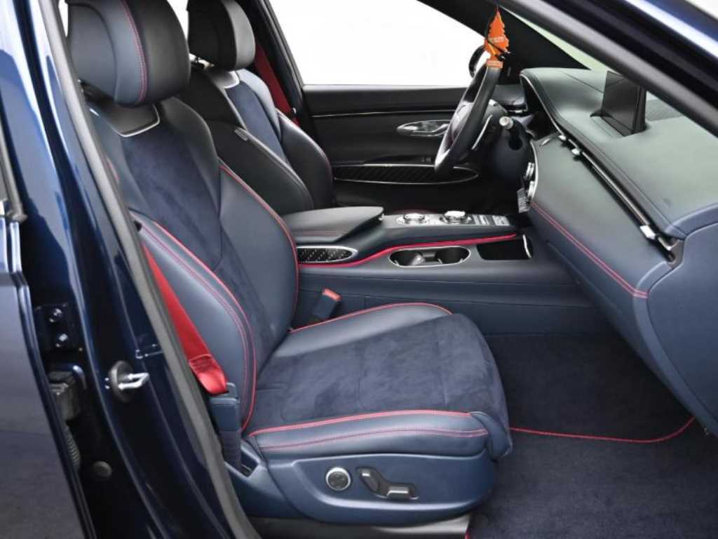 Genesis GV70 - Vista 10