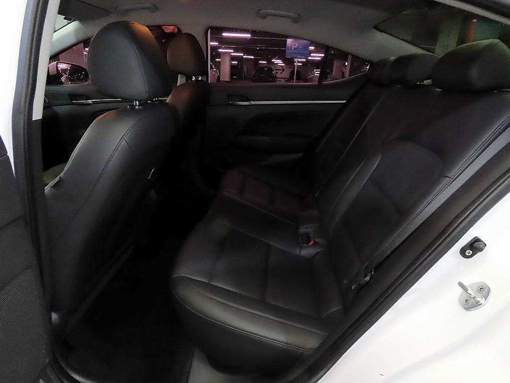 HYUNDAI Avante - Vista 7