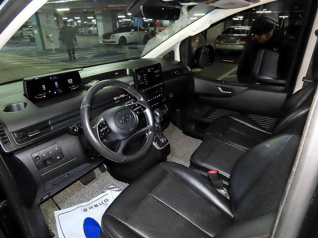 HYUNDAI Staria - Vista 10