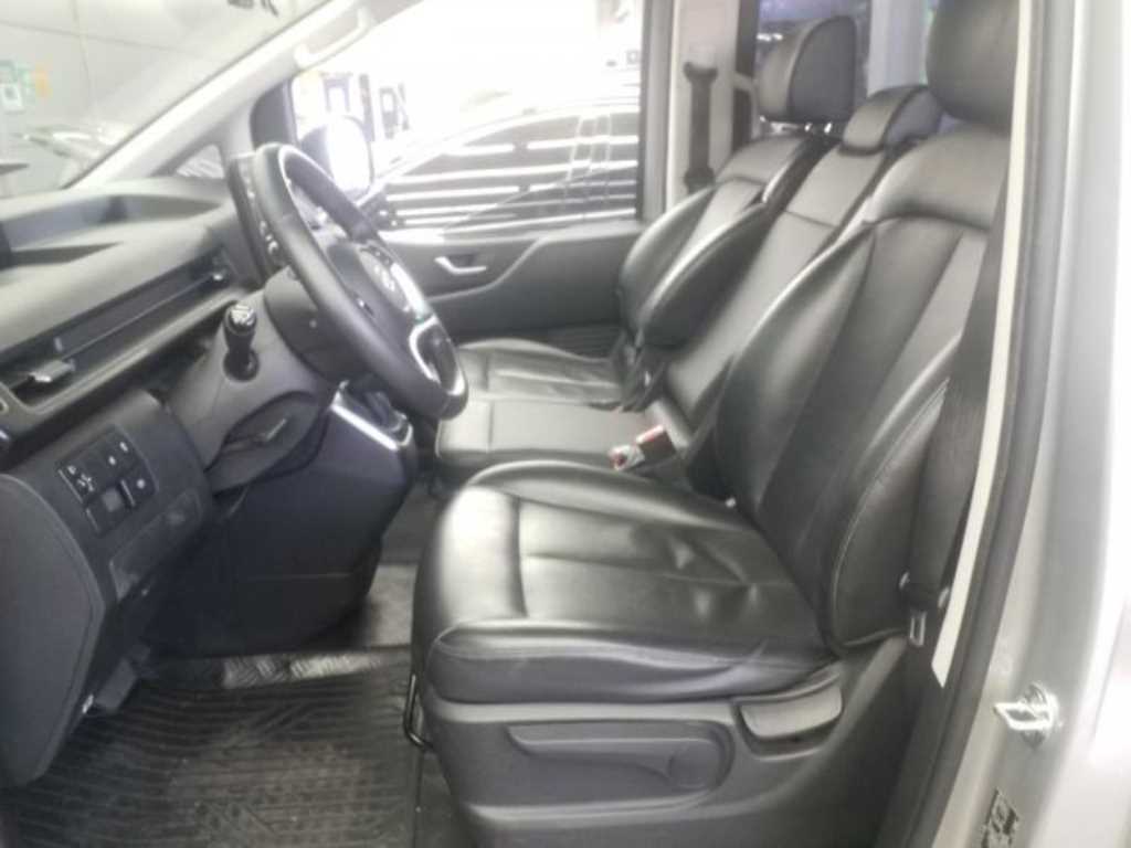 HYUNDAI Staria - Vista 5