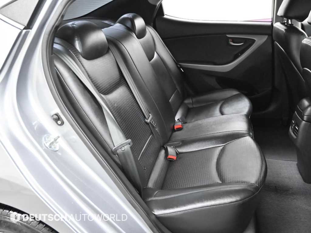 HYUNDAI Avante - Vista 12