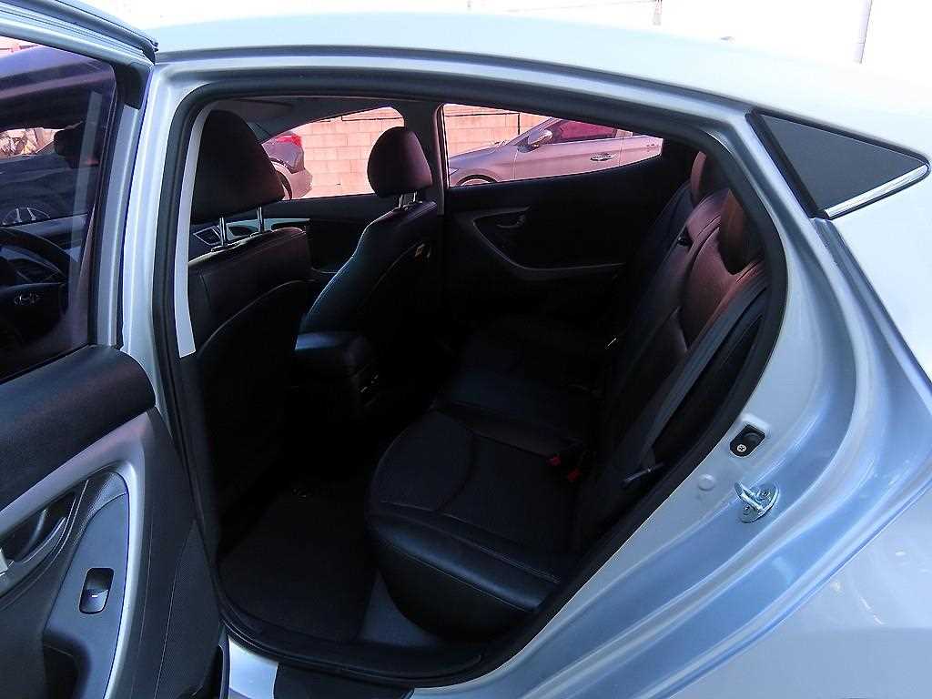 HYUNDAI Avante - Vista 6