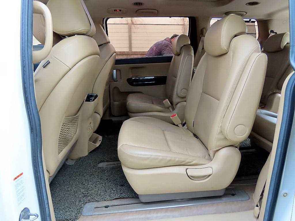 KIA Carnival - Vista 6