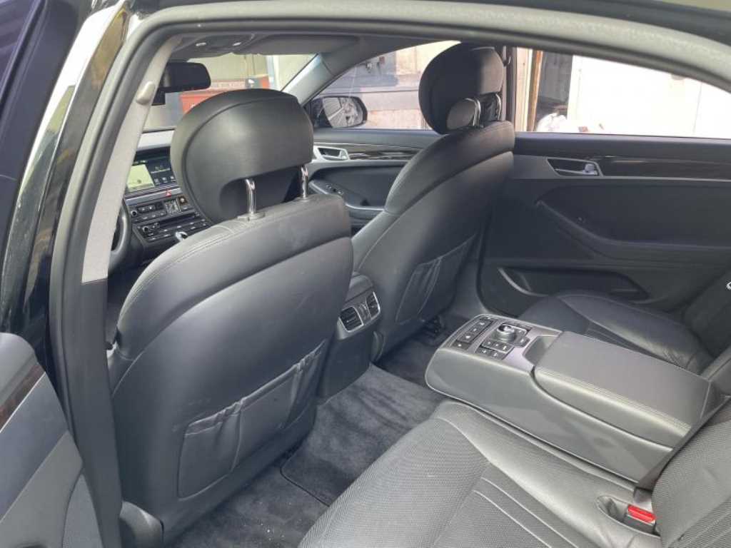 HYUNDAI Genesis - Vista 6