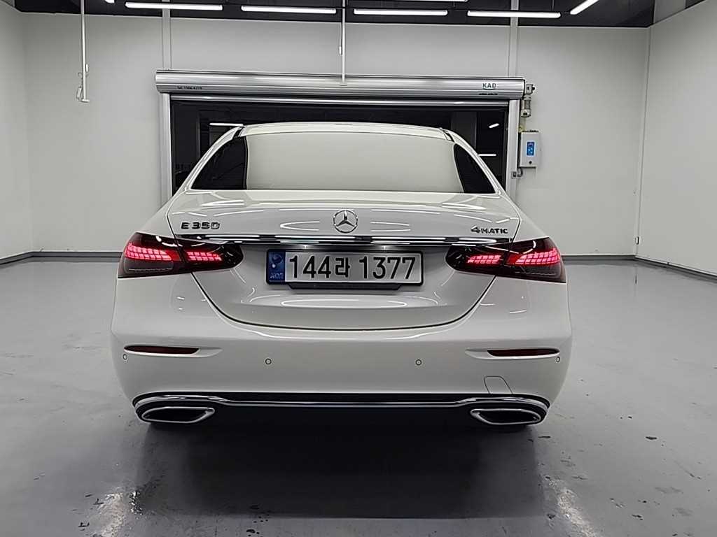 Mercedes Benz E class - Vista 4