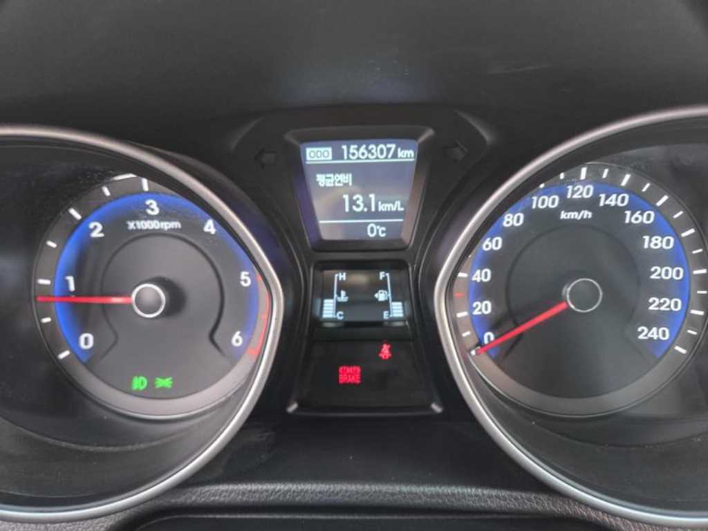 HYUNDAI i30 - Vista 8