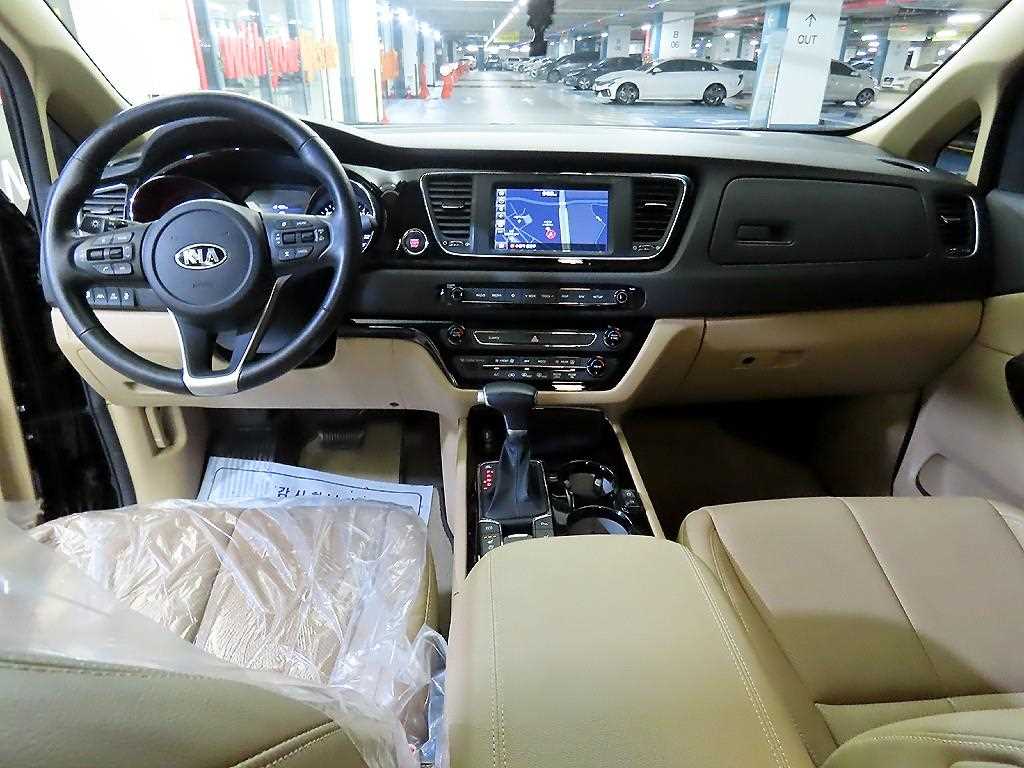 KIA Carnival - Vista 10