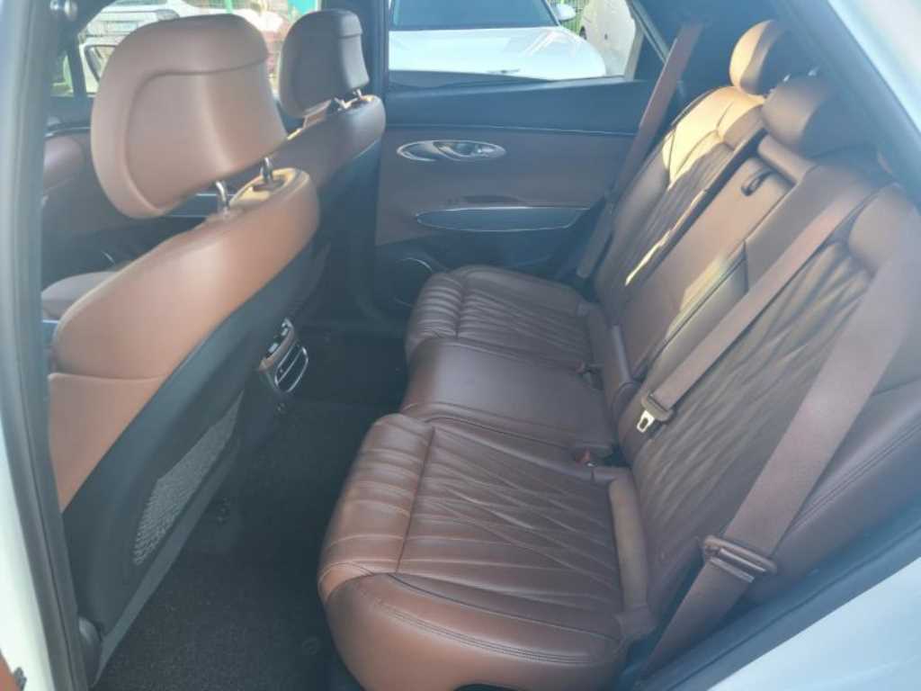 Genesis GV70 - Vista 7