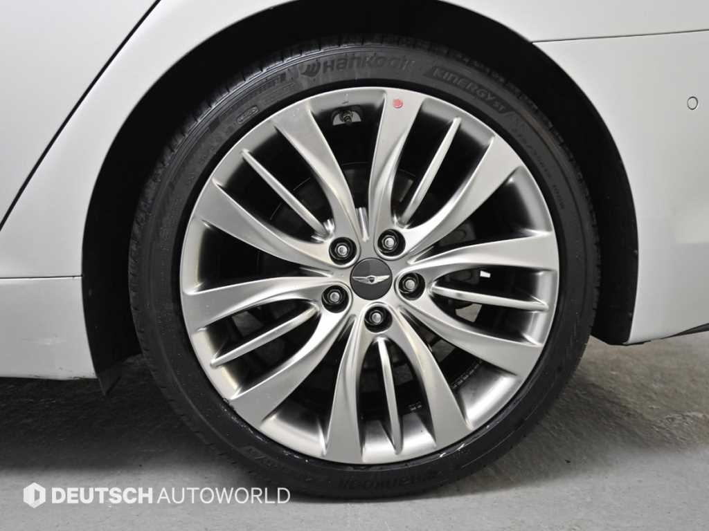 HYUNDAI Genesis - Vista 5