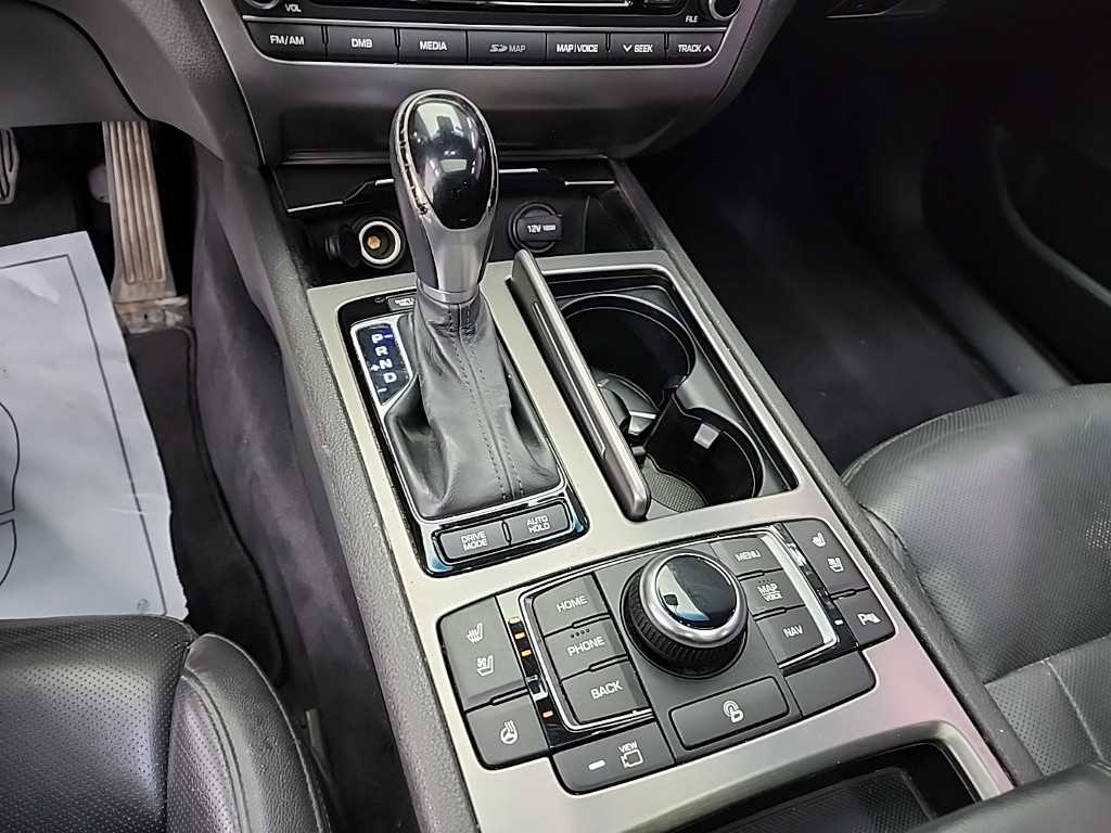 HYUNDAI Genesis - Vista 7