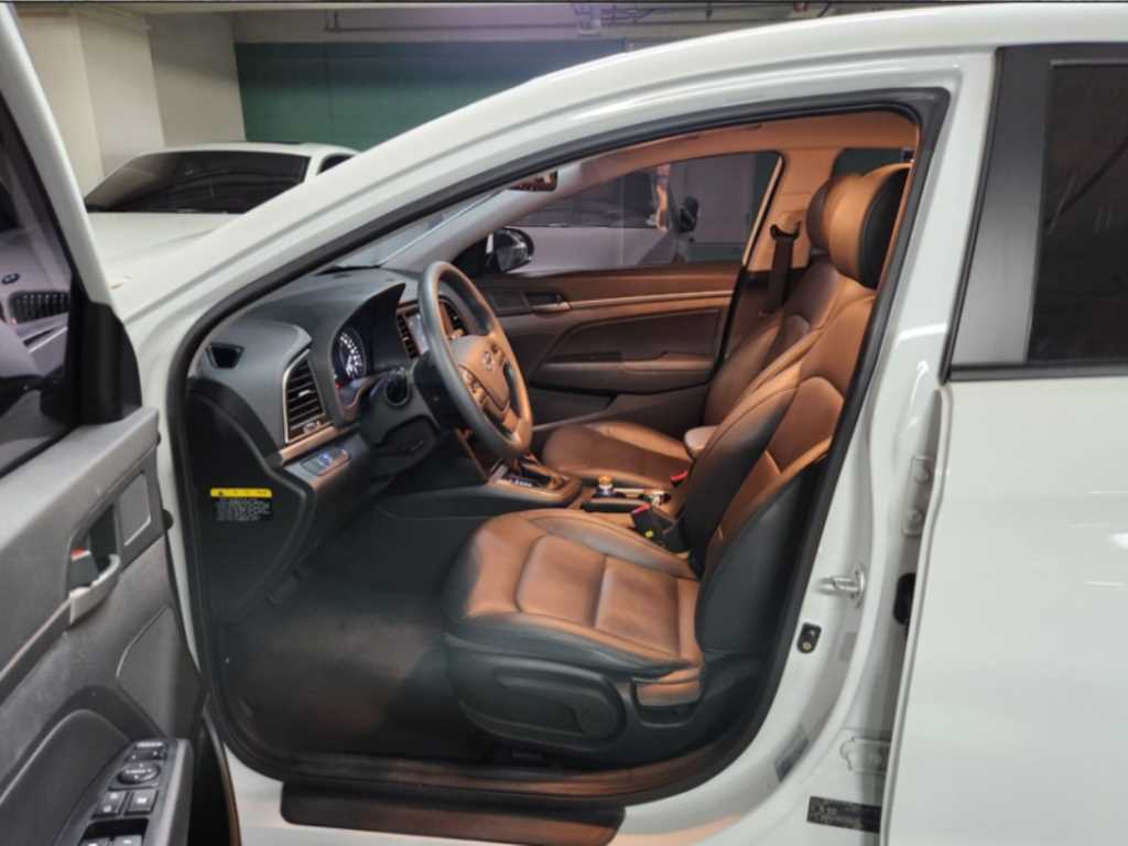 HYUNDAI Avante - Vista 6