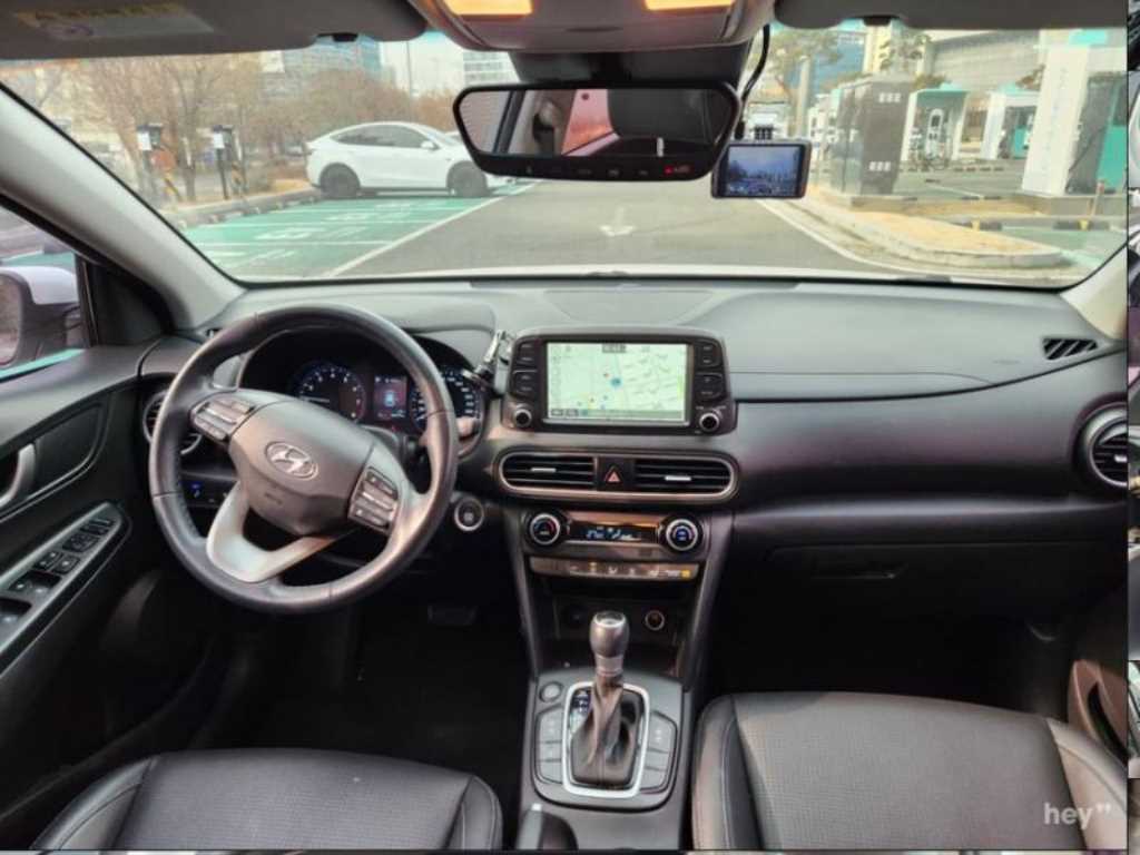 HYUNDAI Kona - Vista 5