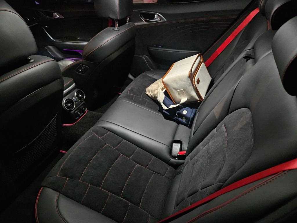 KIA Stinger - Vista 7