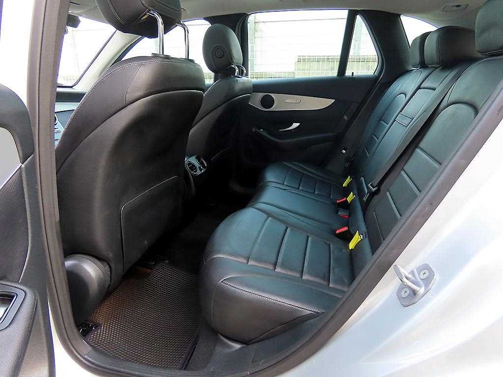 Mercedes Benz GLC Class - Vista 6