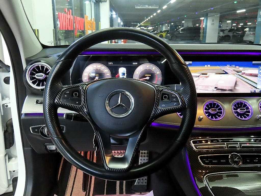 Mercedes Benz E class - Vista 8