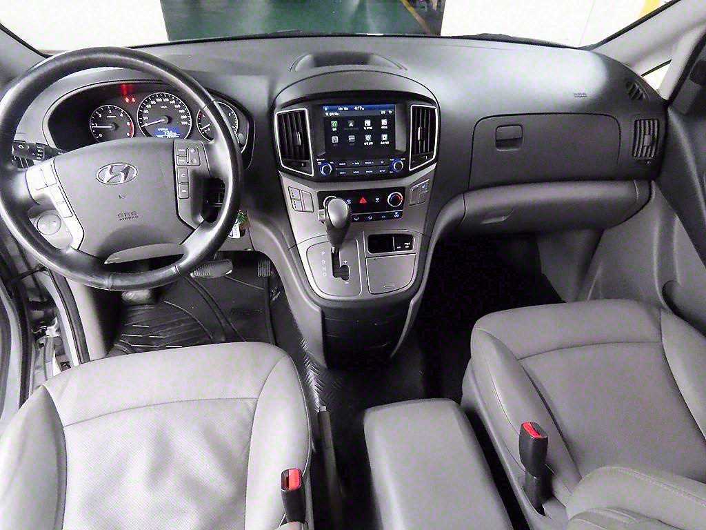 HYUNDAI Starex - Vista 7