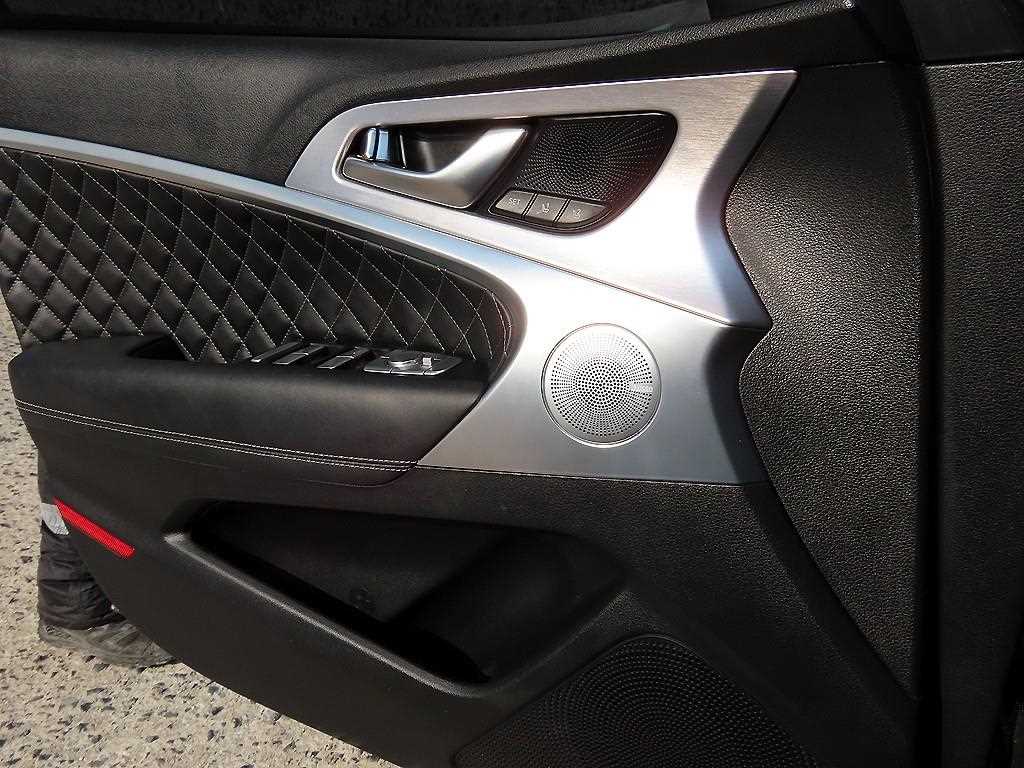 Genesis G70 - Vista 12