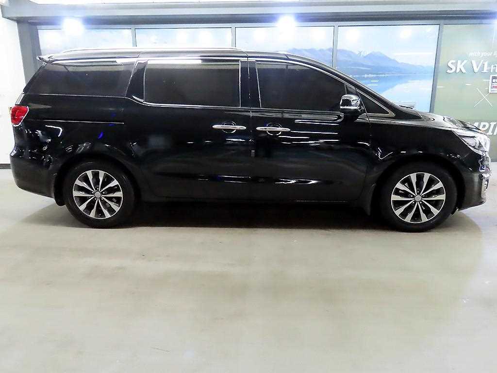 KIA Carnival - Vista 3