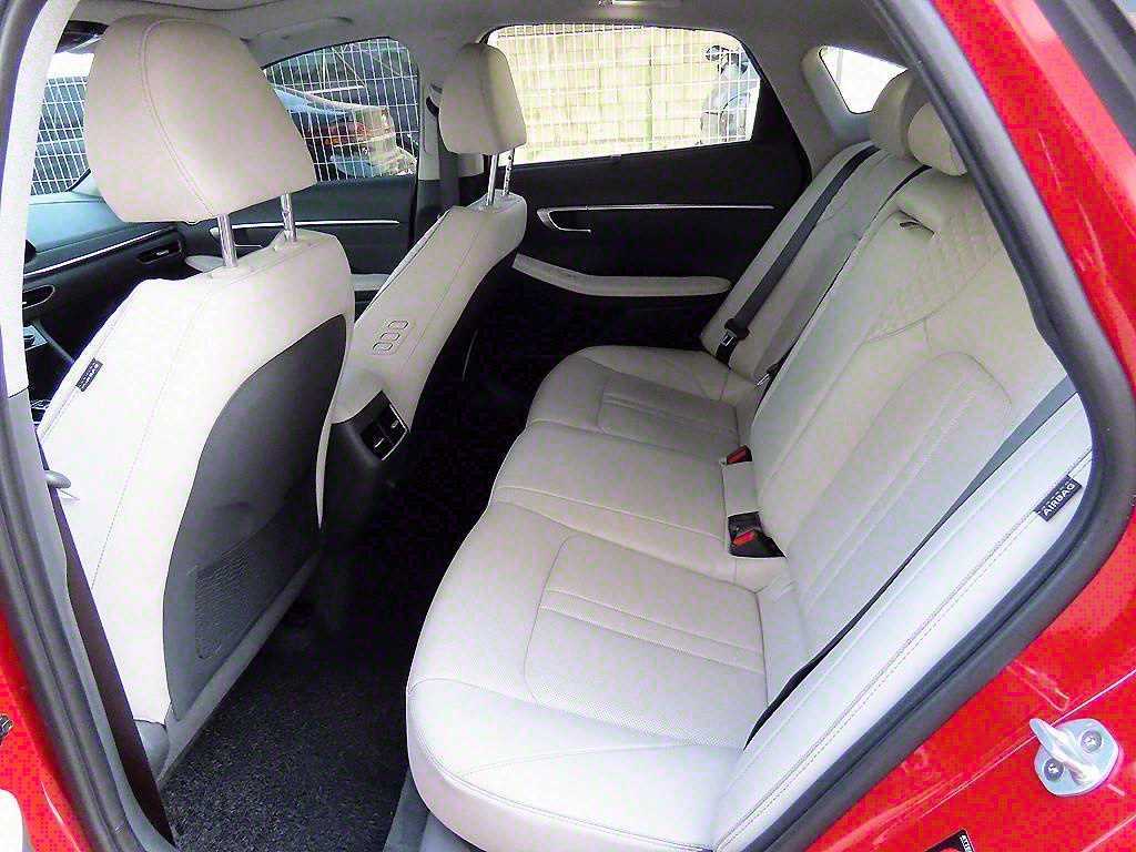 HYUNDAI Sonata - Vista 10