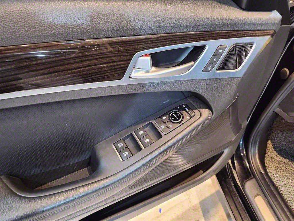 Genesis G80 - Vista 10