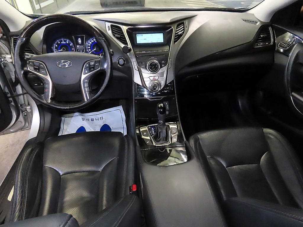 HYUNDAI Grandeur - Vista 9