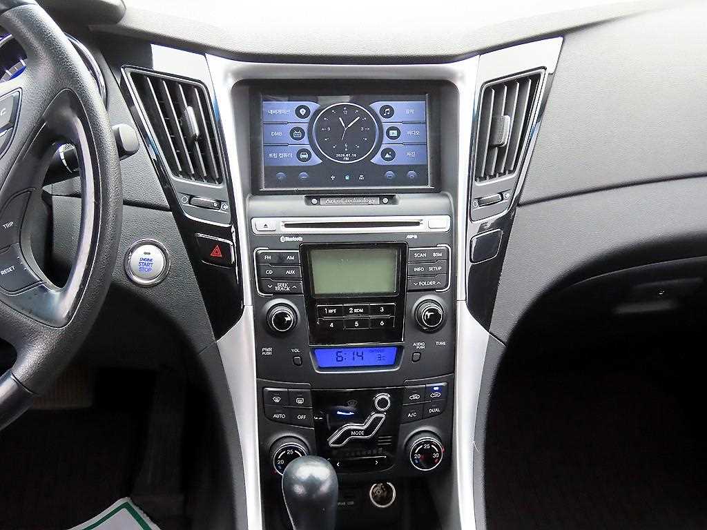 HYUNDAI Sonata - Vista 10