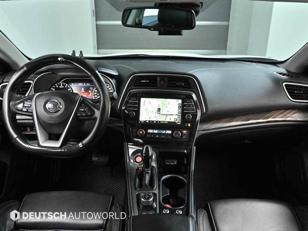 Nissan Maxima - Vista 7