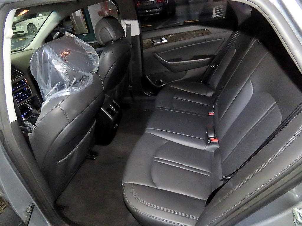 HYUNDAI Sonata - Vista 7