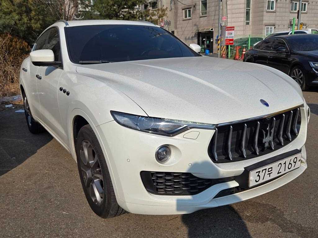 Maserati Levante - Vista 2