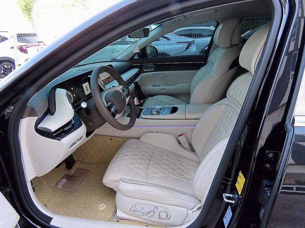 Genesis G90 - Vista 5