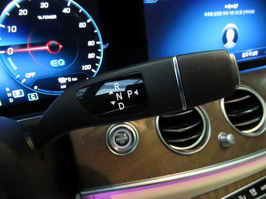 Mercedes Benz E class - Vista 12