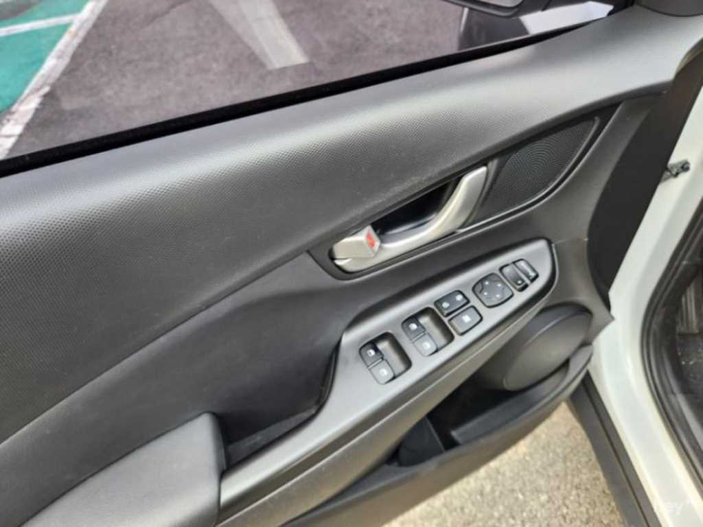 HYUNDAI Kona - Vista 11