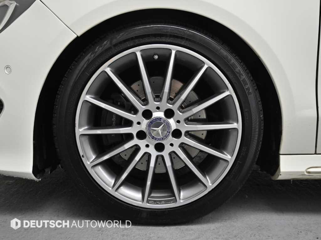 Mercedes Benz CLA Class - Vista 5