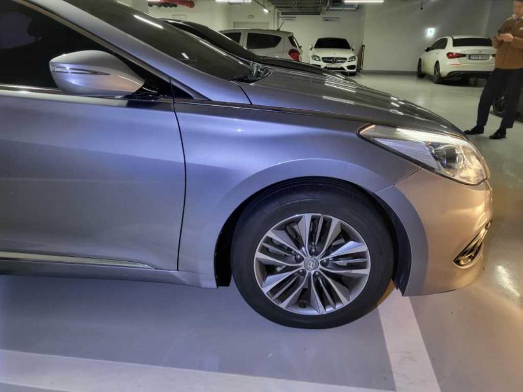 HYUNDAI Grandeur - Vista 3