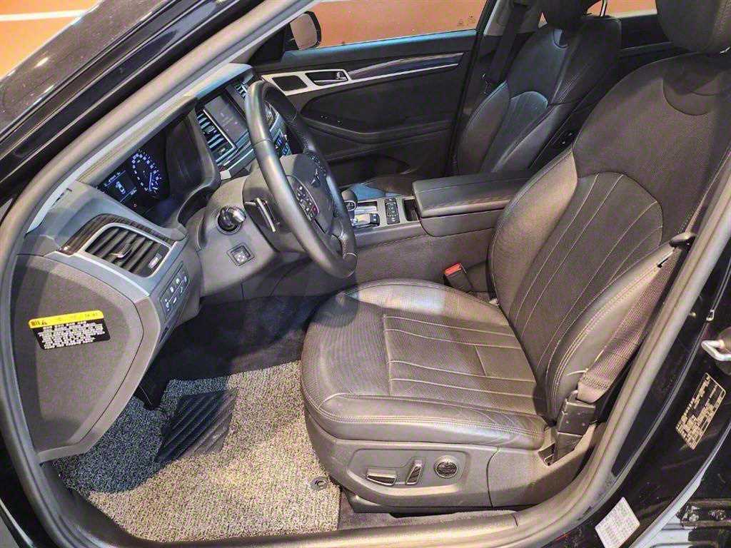 Genesis G80 - Vista 9