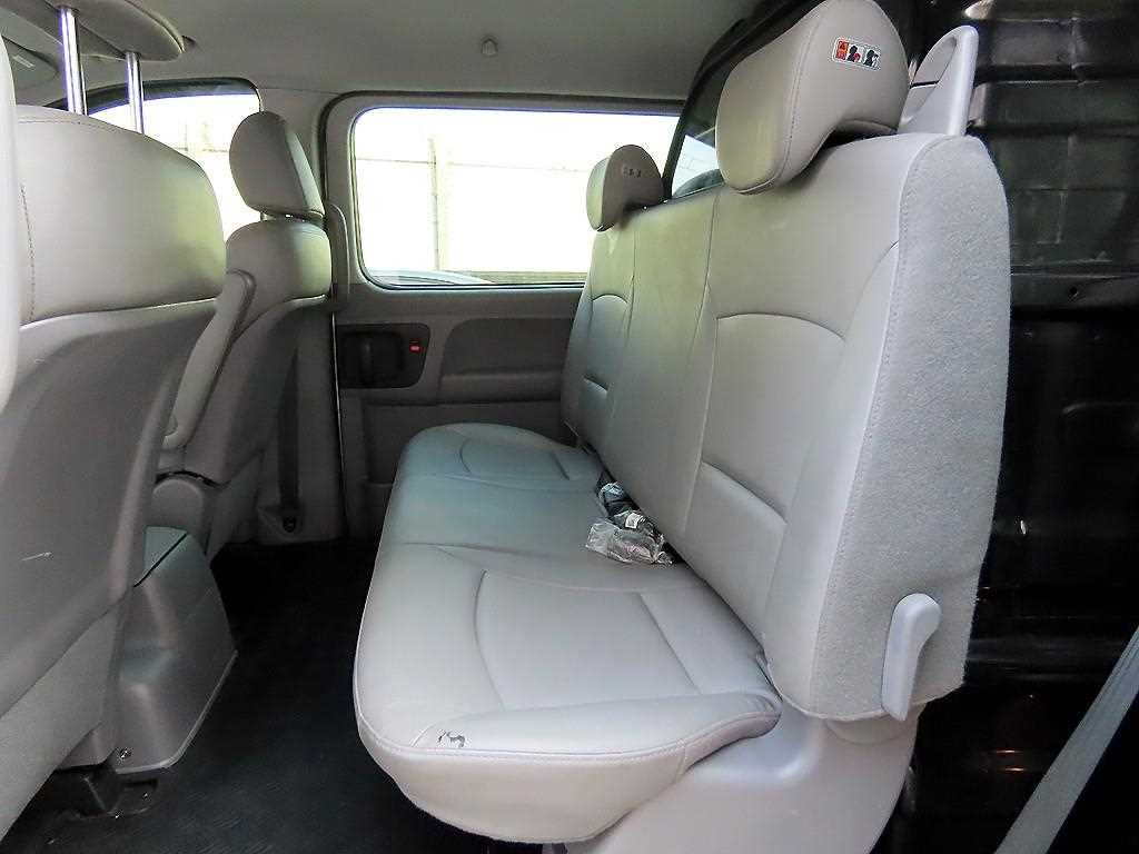 HYUNDAI Starex - Vista 6