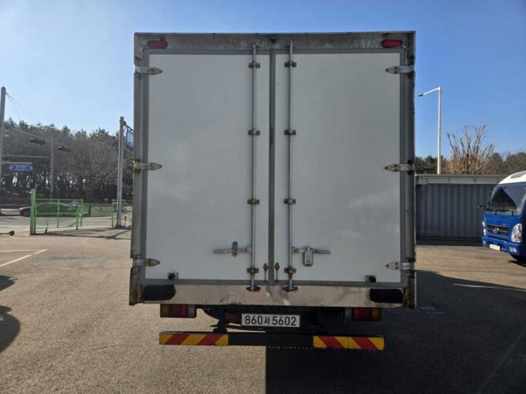 medium and large cargo truck - Vista 8