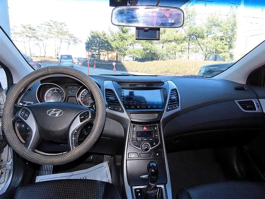 HYUNDAI Avante - Vista 7