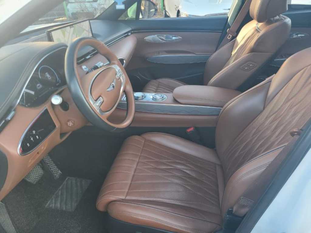 Genesis GV70 - Vista 9