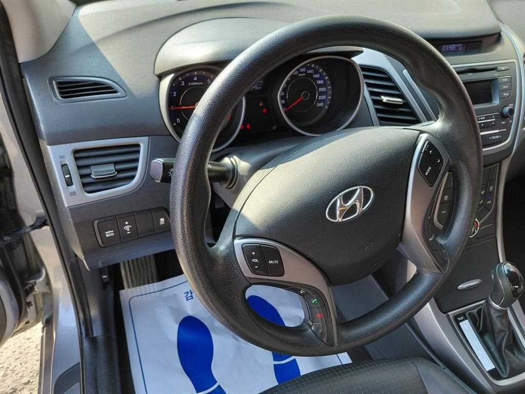 HYUNDAI Avante - Vista 8