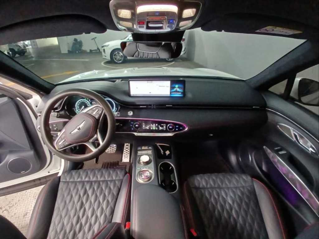 Genesis GV70 - Vista 6